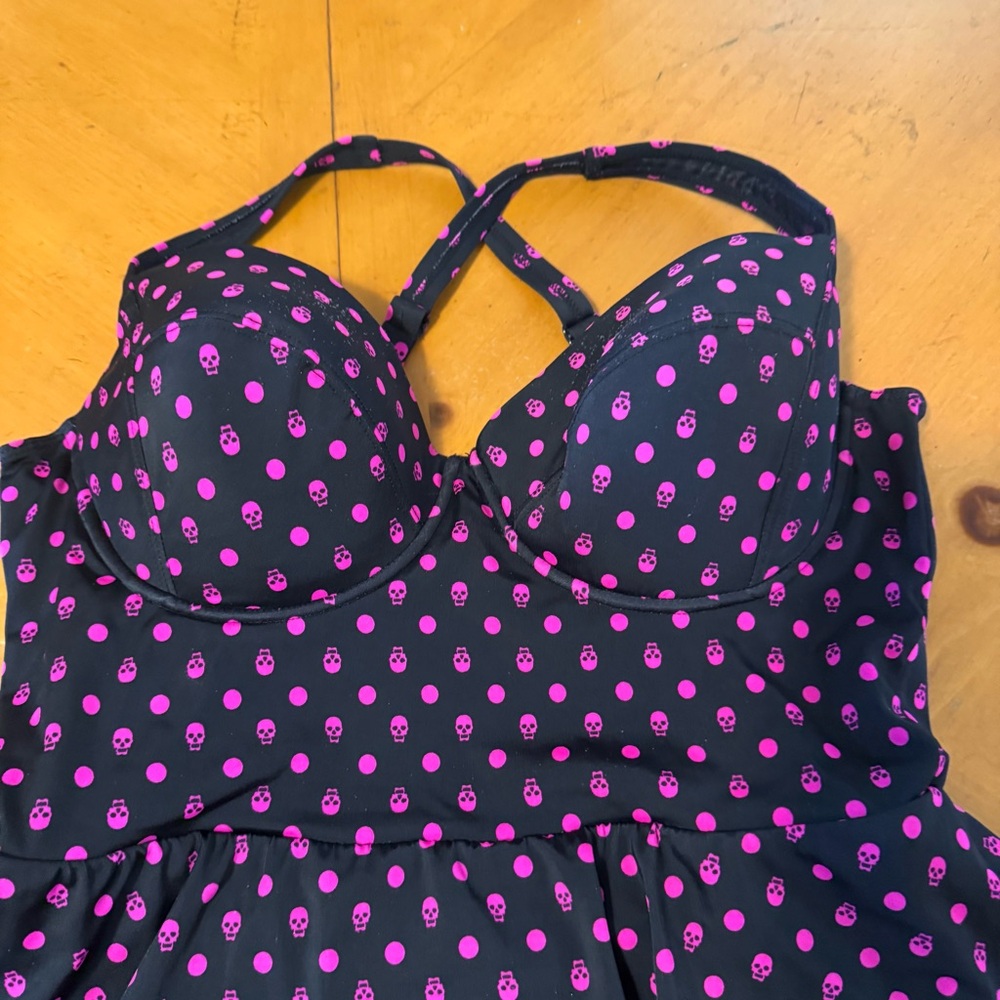 Torrid Black & Pink Skull Dot Print Peplum One Piece Swimwear Sz 1 Pin-up Goth - Picture 6 of 16
